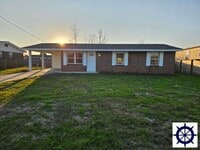 Building Photo - 923 Green Tree Rd