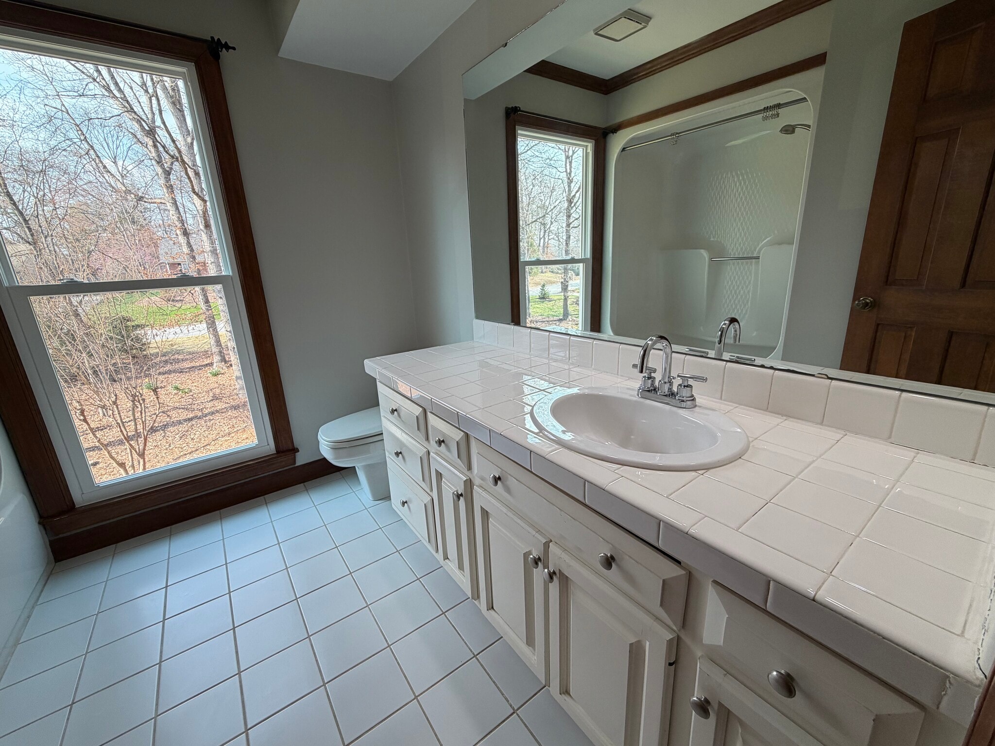 Building Photo - 3901 Buncombe Dr