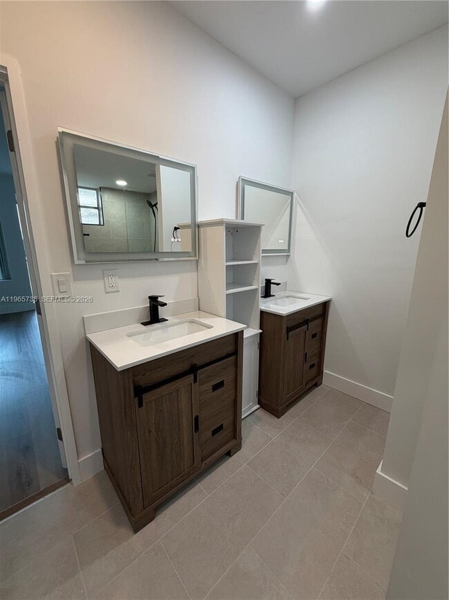 Building Photo - 9175 Fontainebleau Blvd