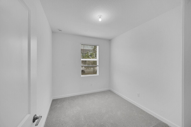 Building Photo - 520 Rivergrass St