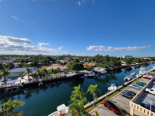 Building Photo - 2350 NE 135th St