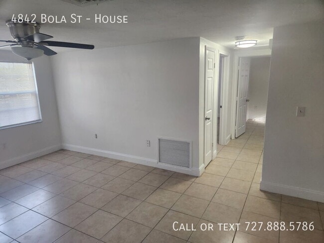 Building Photo - 4842 Bola St