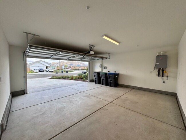 Building Photo - Newly built 4 bedroom Winchester home for ...