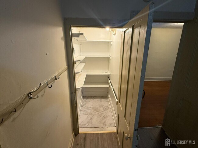 Building Photo - 69 W Somerset St