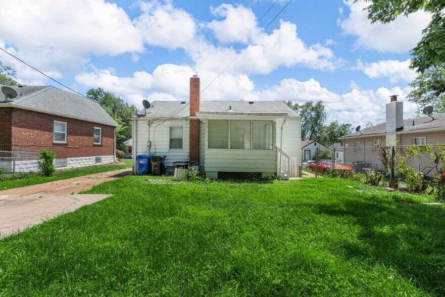 Building Photo - 6563 Julian Ave