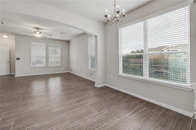 Building Photo - 525 N Heatherwilde Blvd