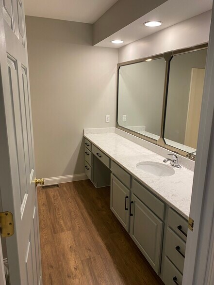 Building Photo - 2930 E Shetland Dr