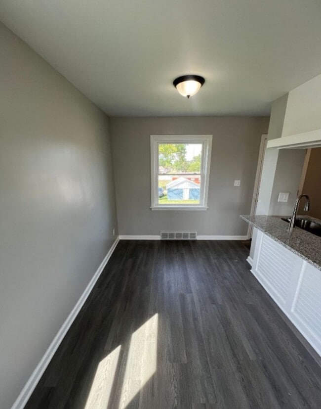 Building Photo - Modern 2-Bed, 1-Bath Duplex with Garage & ...