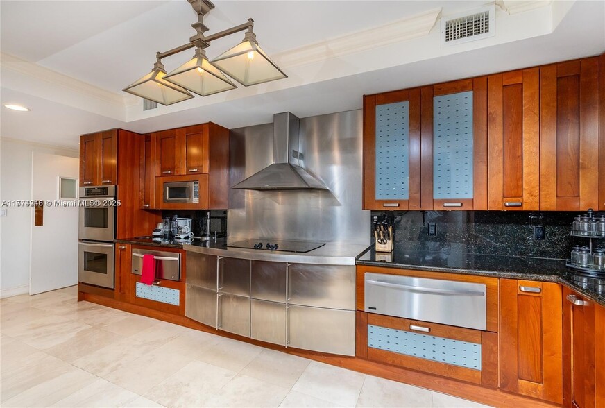 Building Photo - 20201 E Country Club Dr