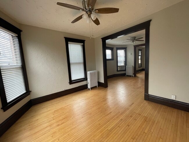 Building Photo - 472 E Chicago St