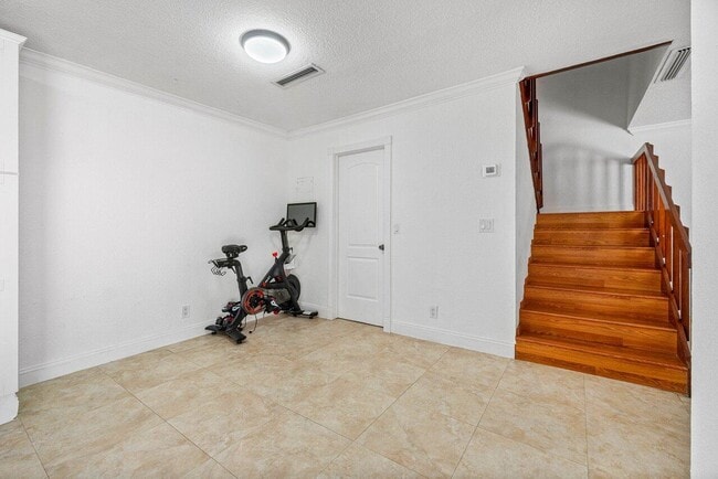 Building Photo - 2453 Waterside Dr