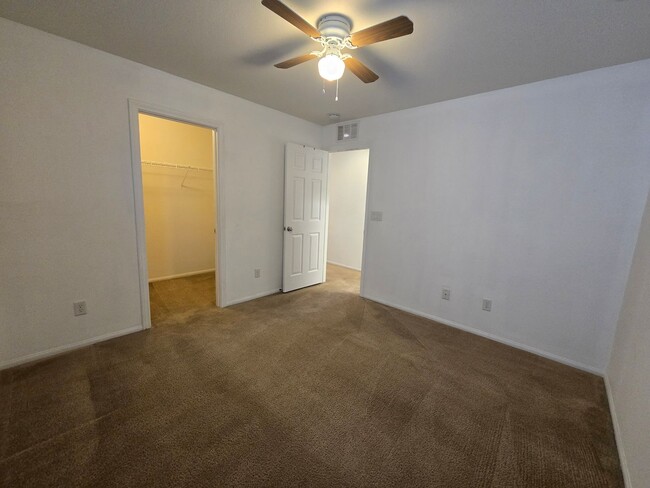 Building Photo - A Fabulous 5 Bedroom Home in Henderson