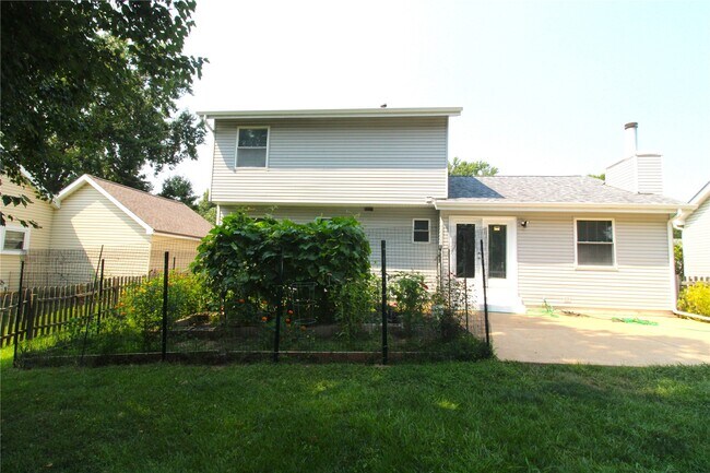 Building Photo - 912 Oakwood Farms Ln