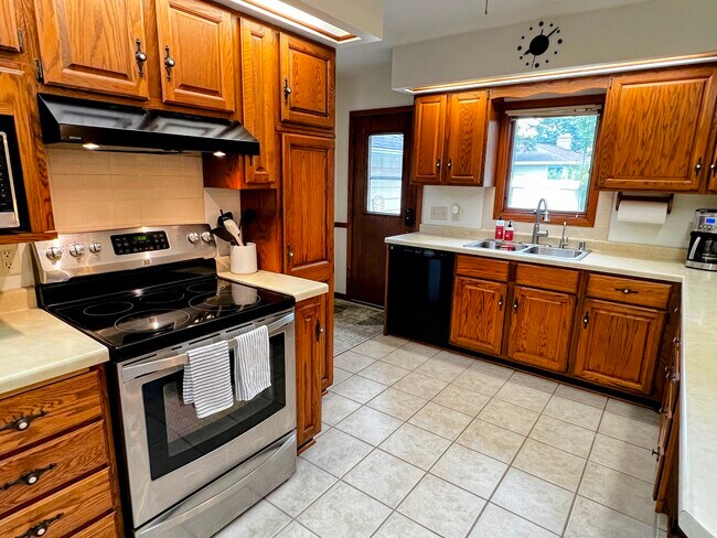 Building Photo - 228 W Lexington Blvd