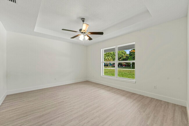 Building Photo - 7304 Miramar Ave