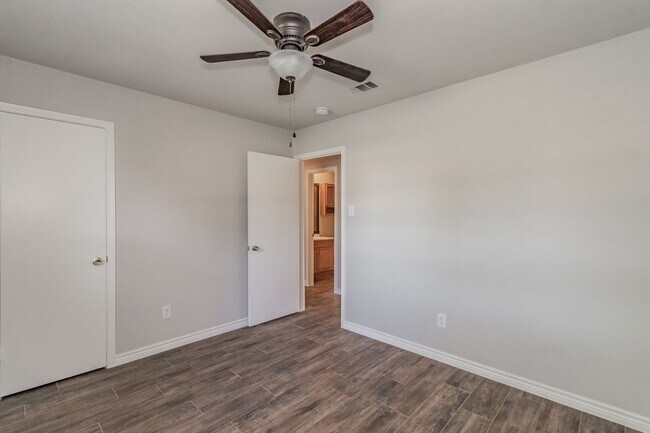 Building Photo - COMING SOON! UPDATED 3 BEDROOM IN ALEDO