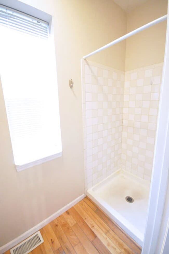 Building Photo - 1216 Indianola Ave