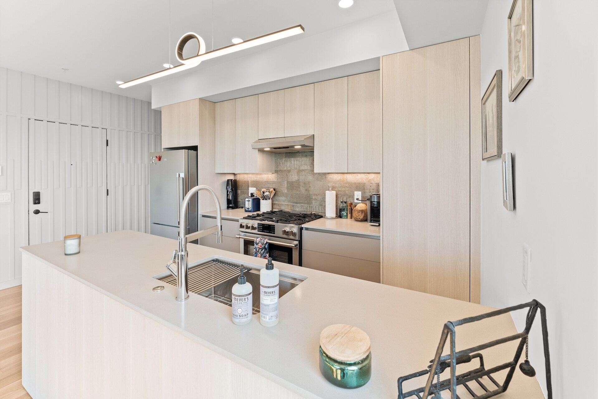 Building Photo - 191 Condor St