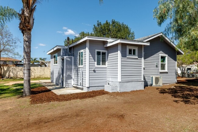 Building Photo - 1041 S Orange St