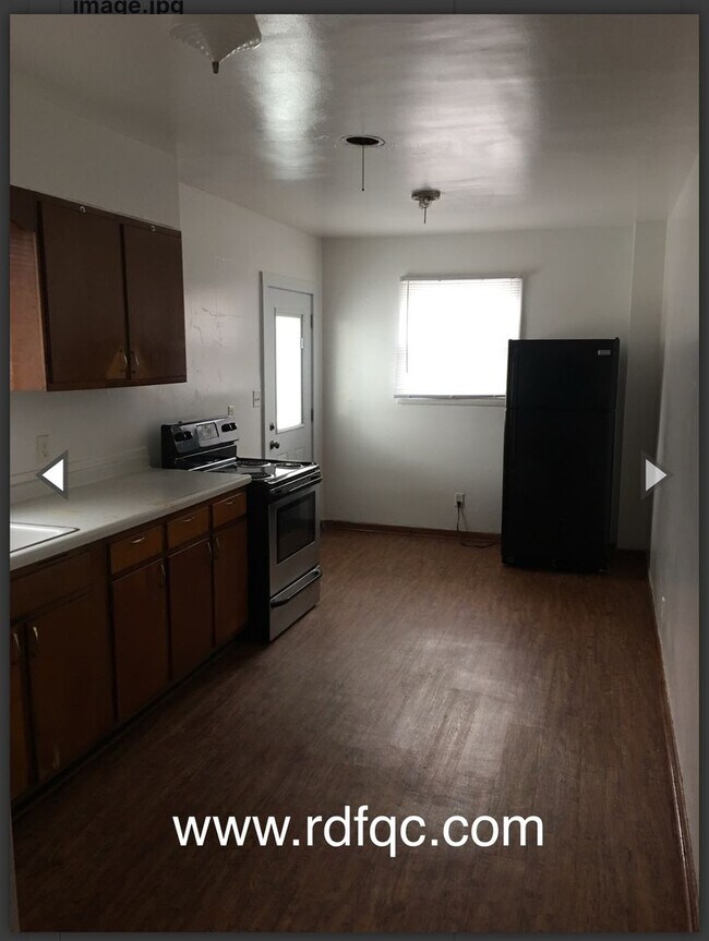 Building Photo - 3435-3435 Valley Dr