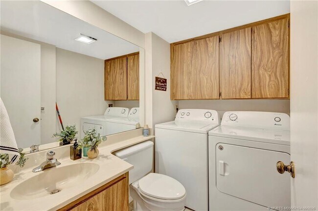 Building Photo - 2930 SW Sunset Trace Cir