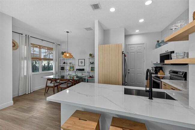 Building Photo - South Florida Excellent Rental - 1 month FREE!!!