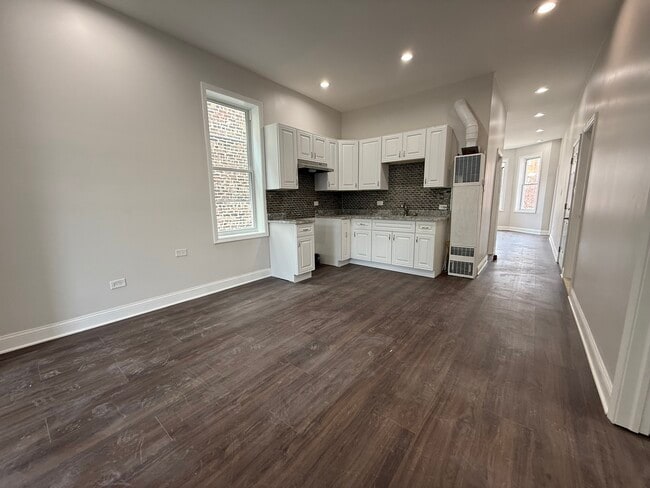 Building Photo - 2533 S Drake Ave