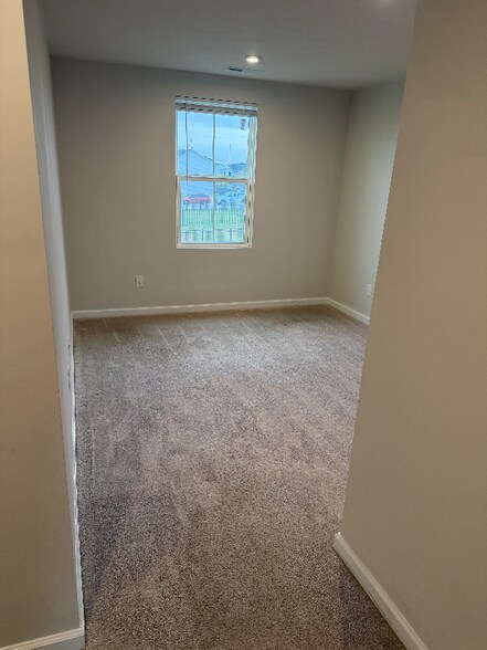 Building Photo - 830 McArthur Dr