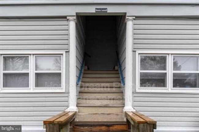 Building Photo - 961 Bryant Ave