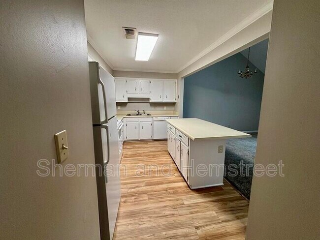 Building Photo - 2139 Holt St