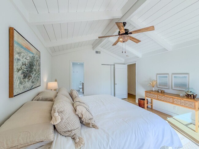 Building Photo - 4954 Dolphin Way