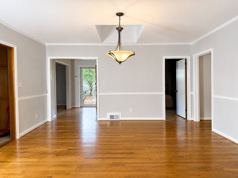 Building Photo - 1596 Deer Park Rd NE