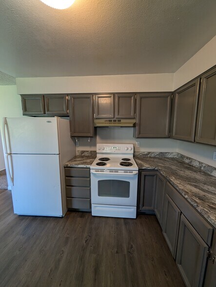 Building Photo - 1827 S Fairway Dr