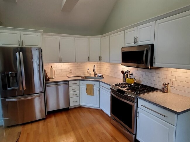 Building Photo - 27 Hoyt Pl