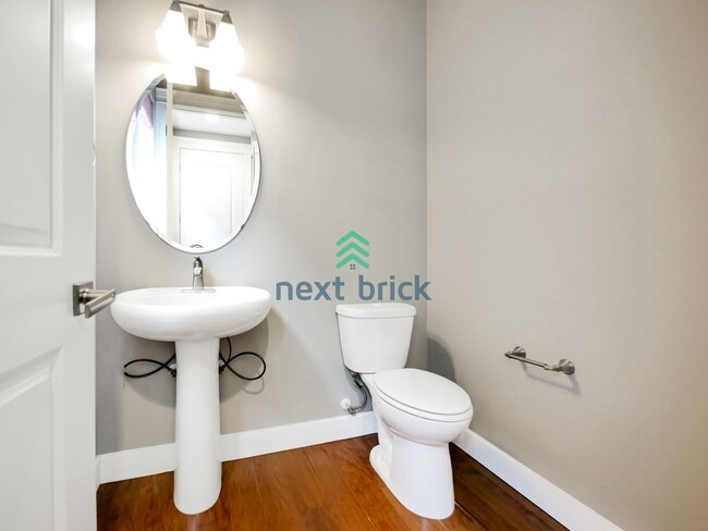 Building Photo - 4 BED AND 2.5 BATH SINGLE FAMILY HOUSE FOR...