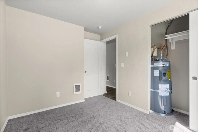 Building Photo - 502 Tullis St NE