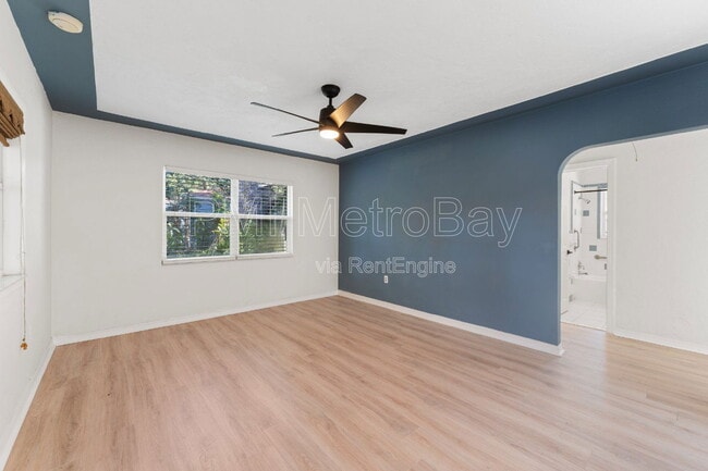 Building Photo - 4939 Woodland Dr