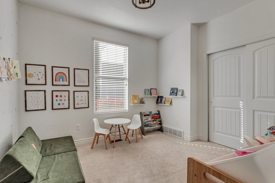 Building Photo - 4253 W Clarks Hill Dr