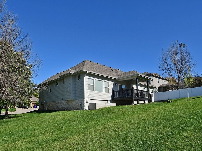 Building Photo - 19527 Shadow Ridge Dr