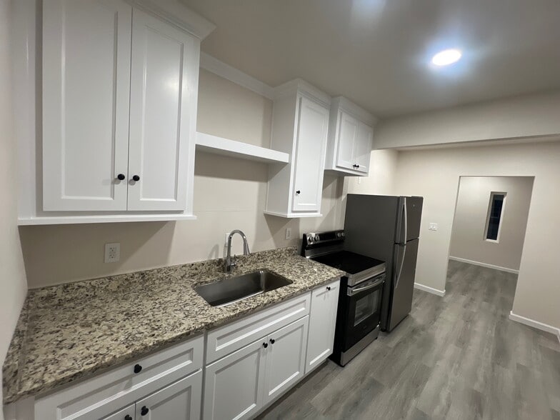 Kitchen - 1511 S Ong St