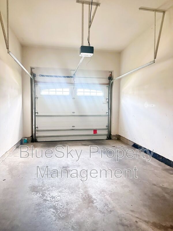 Building Photo - 948 Raymond Rd