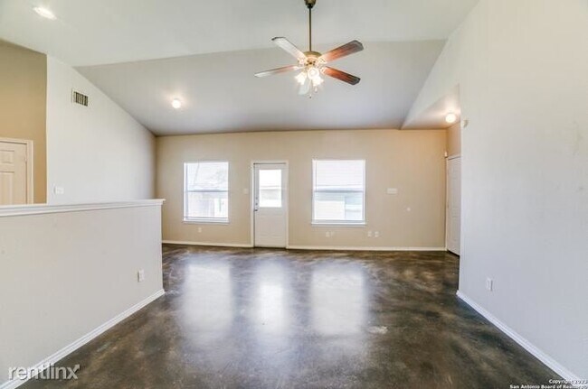 Building Photo - 3 br, 2 bath Duplex - 5827 Golf Bend 2