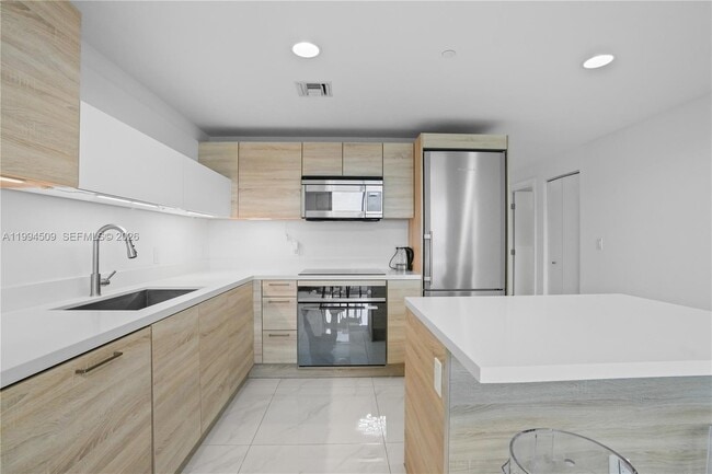 Building Photo - 16385 Biscayne Blvd