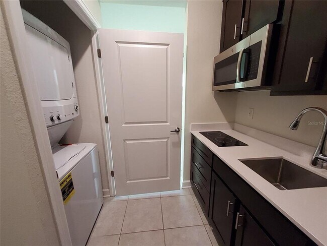 Building Photo - 725 Simone Ct