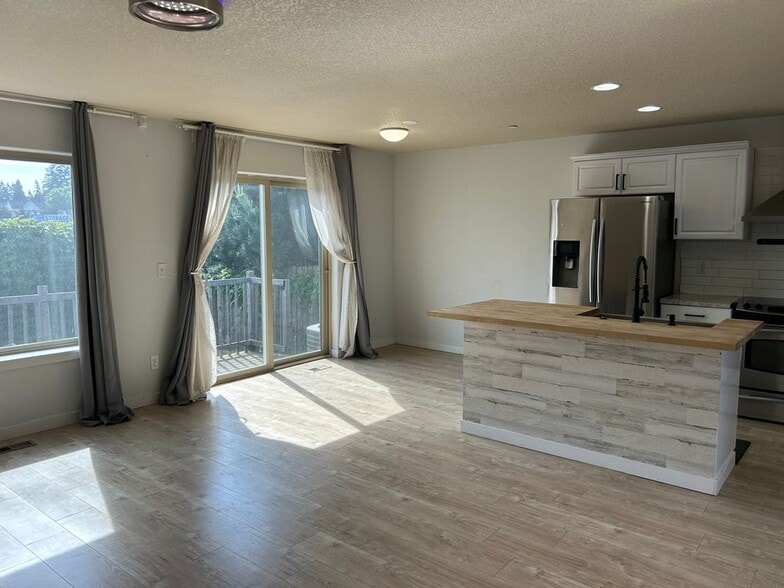 Building Photo - 845 NE 109th Ct