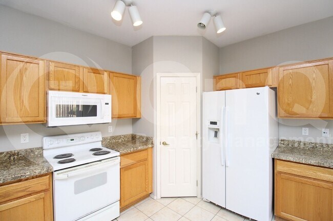 Building Photo - 490 W Ebony Way