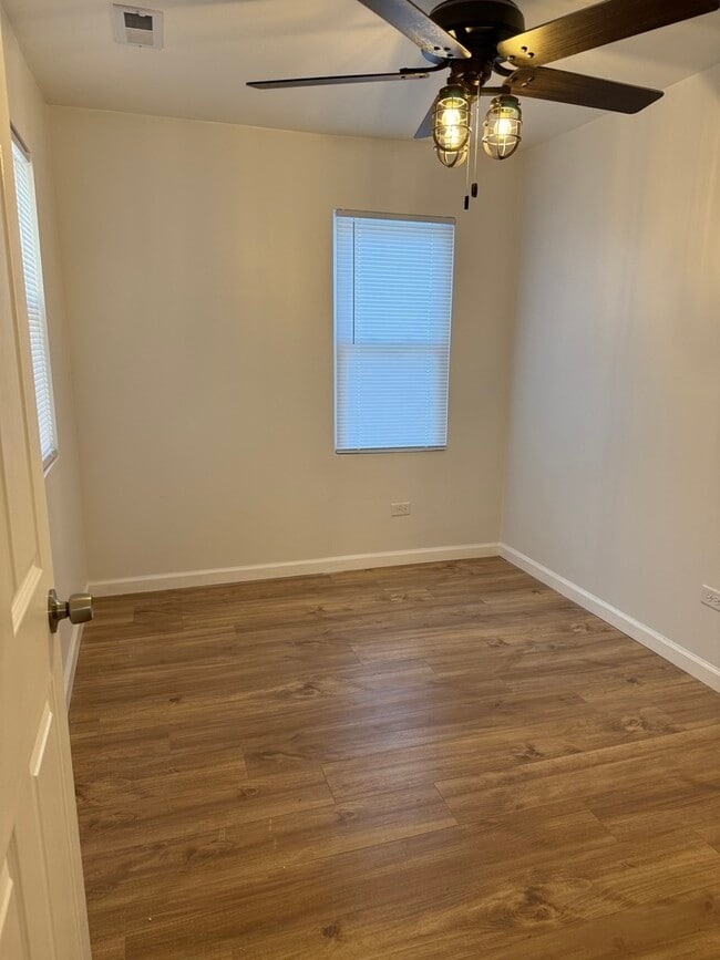 Building Photo - 380 Ivanhoe Rd