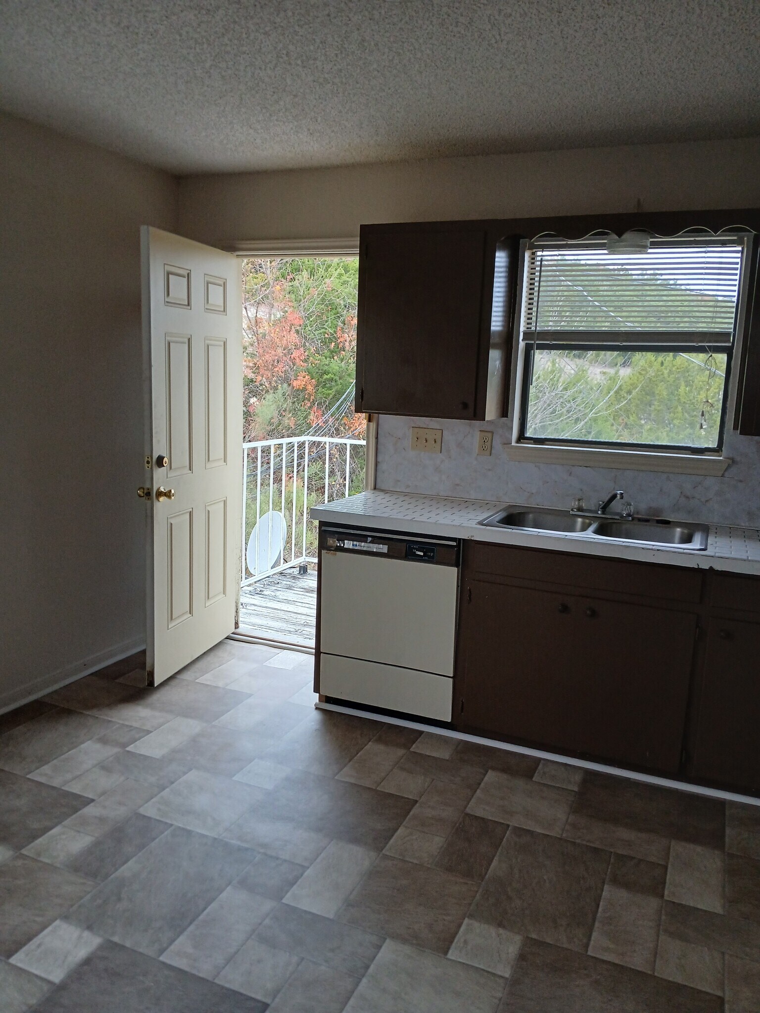 Building Photo - 913 N 7th St