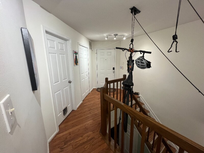 Building Photo - 8 Deer Run Ct