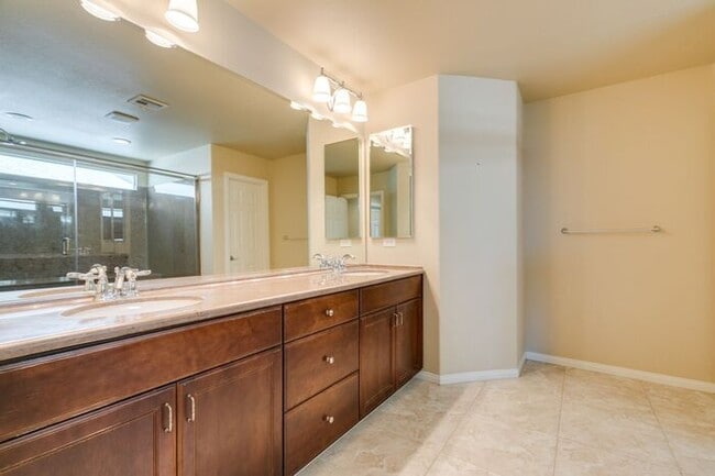 Building Photo - Bright & Spacious 5-Bedroom Home with 3-Car Garage in 89141